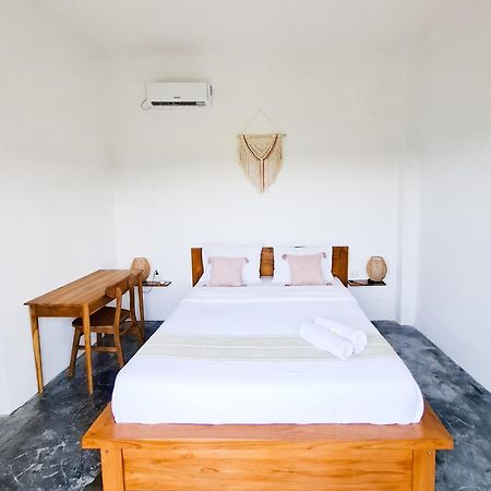 Turtle House Surf & Stay Airsatang Esterno foto