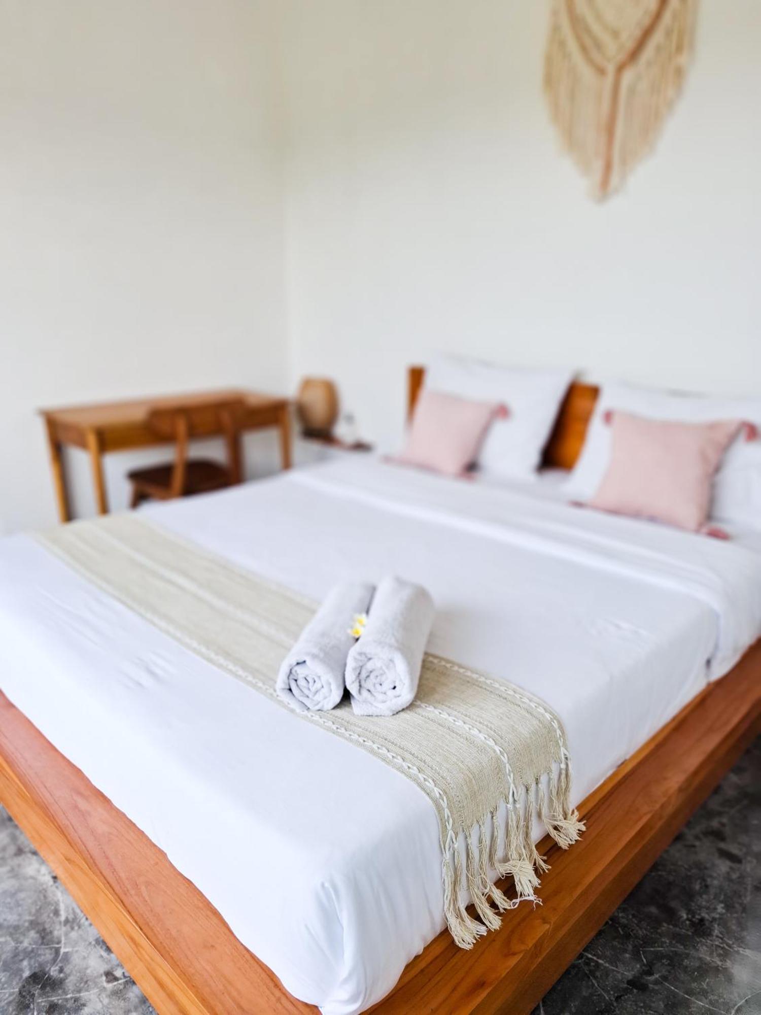 Turtle House Surf & Stay Airsatang Esterno foto
